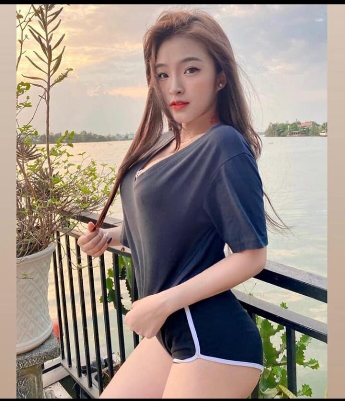 Ảnh Đẹp Gái Tây Khám Phá Nghệ Thuật, Xã Hội Và Đời Sống Trong Thế Giới Số Hiện Đại