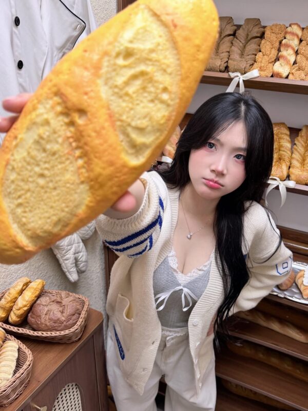 Ảnh Gái Xinh Tóc Ngang Vai 2K6 Nét Đẹp Quyến Rũ Trên Bãi Biển Mùa Hè Sôi Động