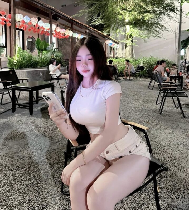 Anh Nong Gai Xinh Vẻ Đẹp Tự Nhiên Và Phong Cách Quyến Rũ Trên Bãi Biển Mùa Hè